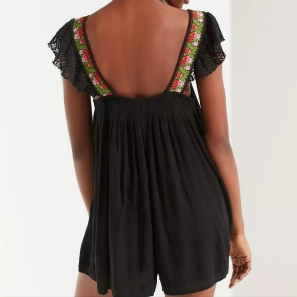 Urban Outfitters Marissa Floral Gauzy Lace Black Romper Women's Small S EUC Cute - Picture 2 of 11
